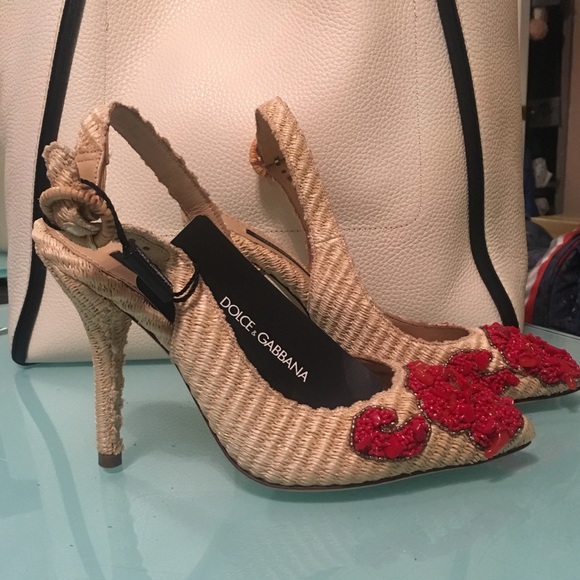 Dolce & Gabbana Shoes - BRAND NEW w/ Tags! Dolce & Gabbana Woven Pumps 35